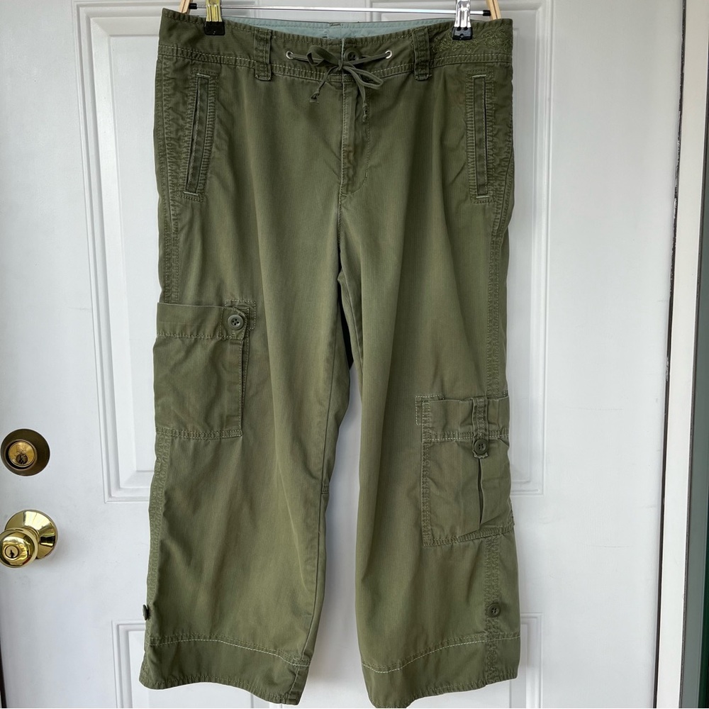 •Eddie Bauer• Ladies Cropped Cargo Hiking Pants - Size 8
